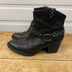 Women’s Born Slater Boots Booties Moto Harness Studs Black 8.5